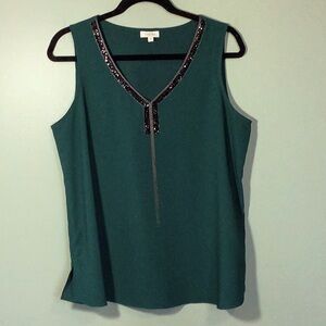 Laura Elegant Sleeveless Soft Vneck top with sequin accent Size 10